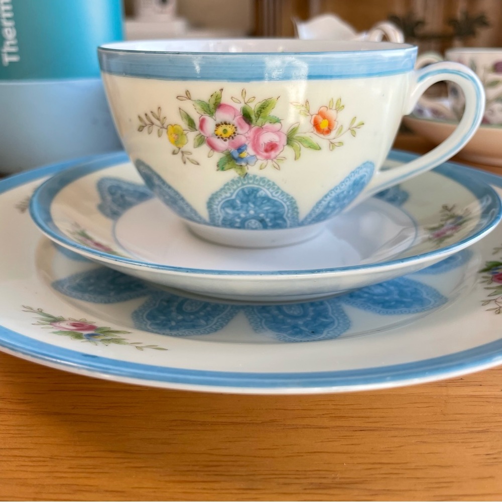 3 piece Antique Noritake M in Red Wreath - dessert plate, saucer & tea cup